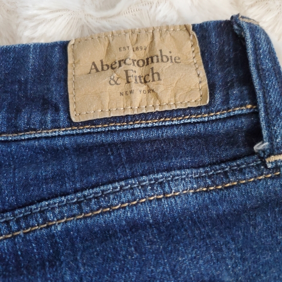 ABERCROMBIE & FITCH~ PERFECT STRETCH DENIM SHORTS! - Picture 7 of 11